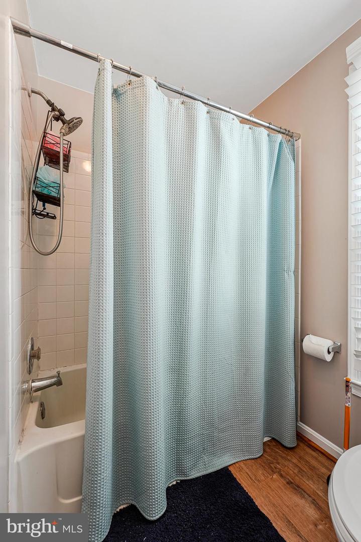 11269 SILENTWOOD LN, RESTON, Virginia 20191, 2 Bedrooms Bedrooms, 9 Rooms Rooms,2 BathroomsBathrooms,Residential,For sale,11269 SILENTWOOD LN,VAFX2264148 MLS # VAFX2264148