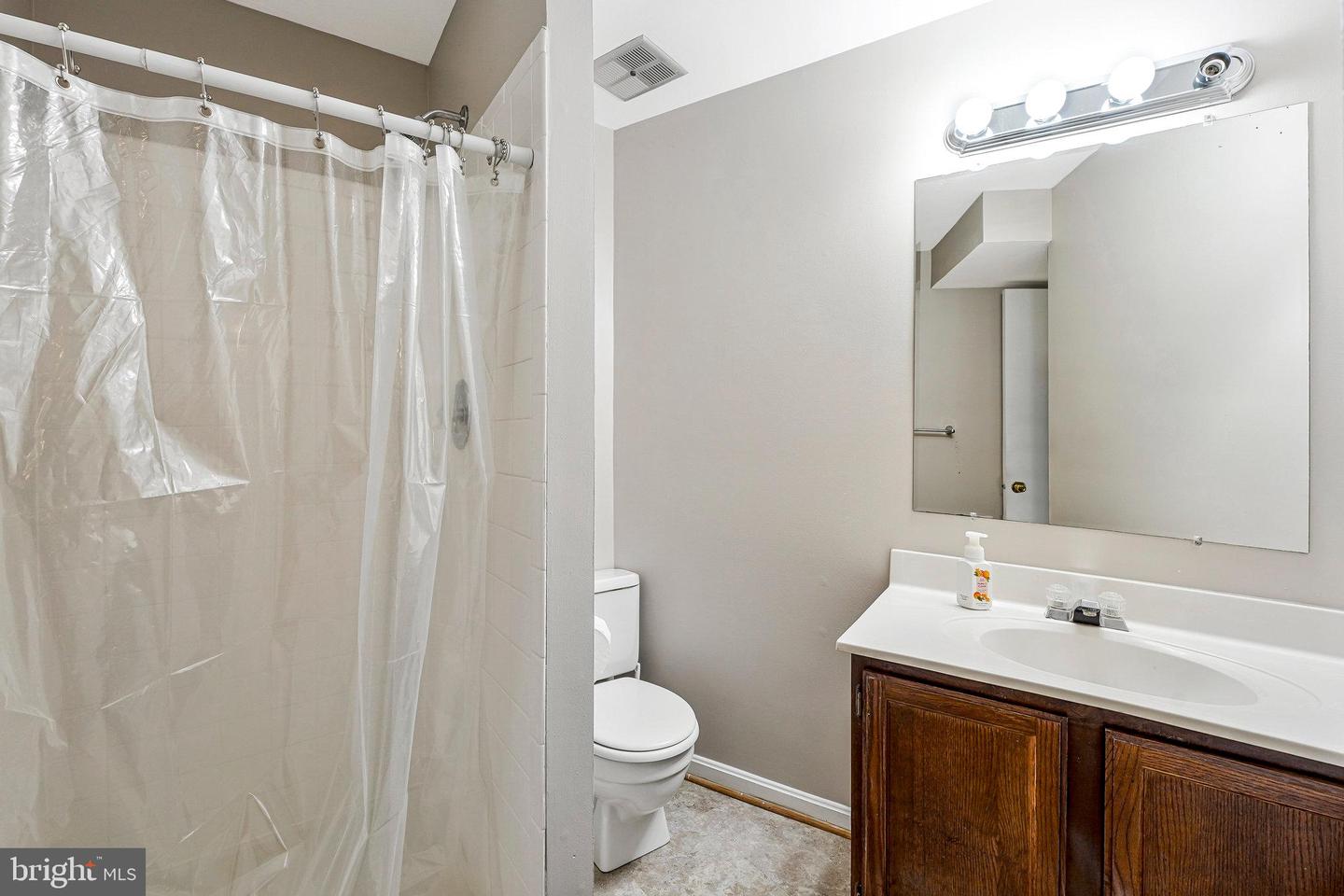 11269 SILENTWOOD LN, RESTON, Virginia 20191, 2 Bedrooms Bedrooms, 9 Rooms Rooms,2 BathroomsBathrooms,Residential,For sale,11269 SILENTWOOD LN,VAFX2264148 MLS # VAFX2264148
