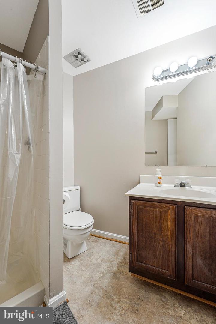 11269 SILENTWOOD LN, RESTON, Virginia 20191, 2 Bedrooms Bedrooms, 9 Rooms Rooms,2 BathroomsBathrooms,Residential,For sale,11269 SILENTWOOD LN,VAFX2264148 MLS # VAFX2264148