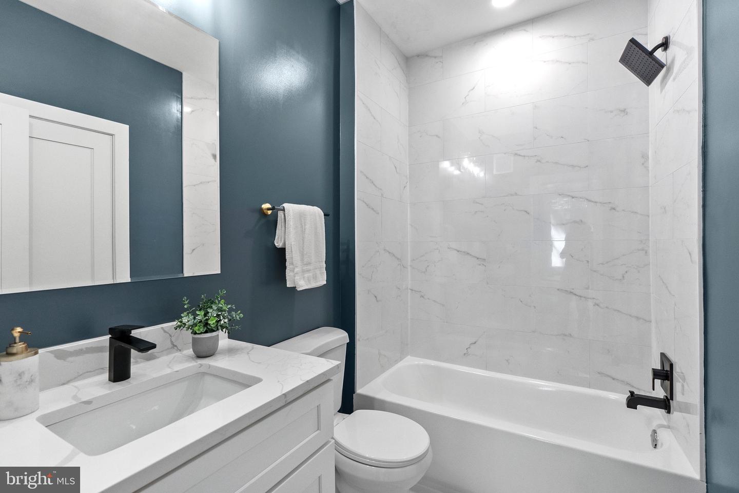 2019 M ST NE #1, WASHINGTON, District Of Columbia 20002, 2 Bedrooms Bedrooms, ,2 BathroomsBathrooms,Residential,For sale,2019 M ST NE #1,DCDC2220830 MLS # DCDC2220830