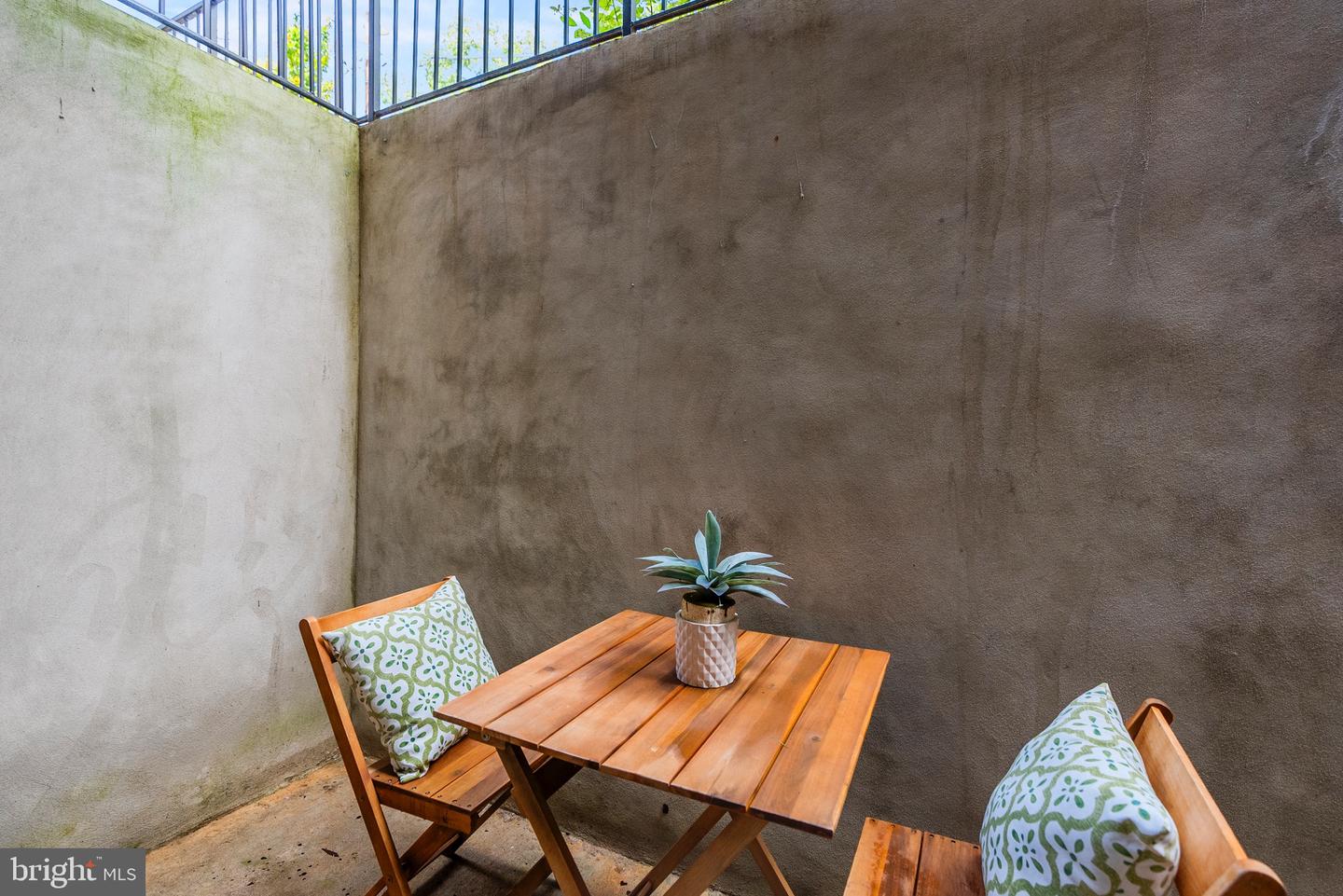 2019 M ST NE #1, WASHINGTON, District Of Columbia 20002, 2 Bedrooms Bedrooms, ,2 BathroomsBathrooms,Residential,For sale,2019 M ST NE #1,DCDC2220830 MLS # DCDC2220830