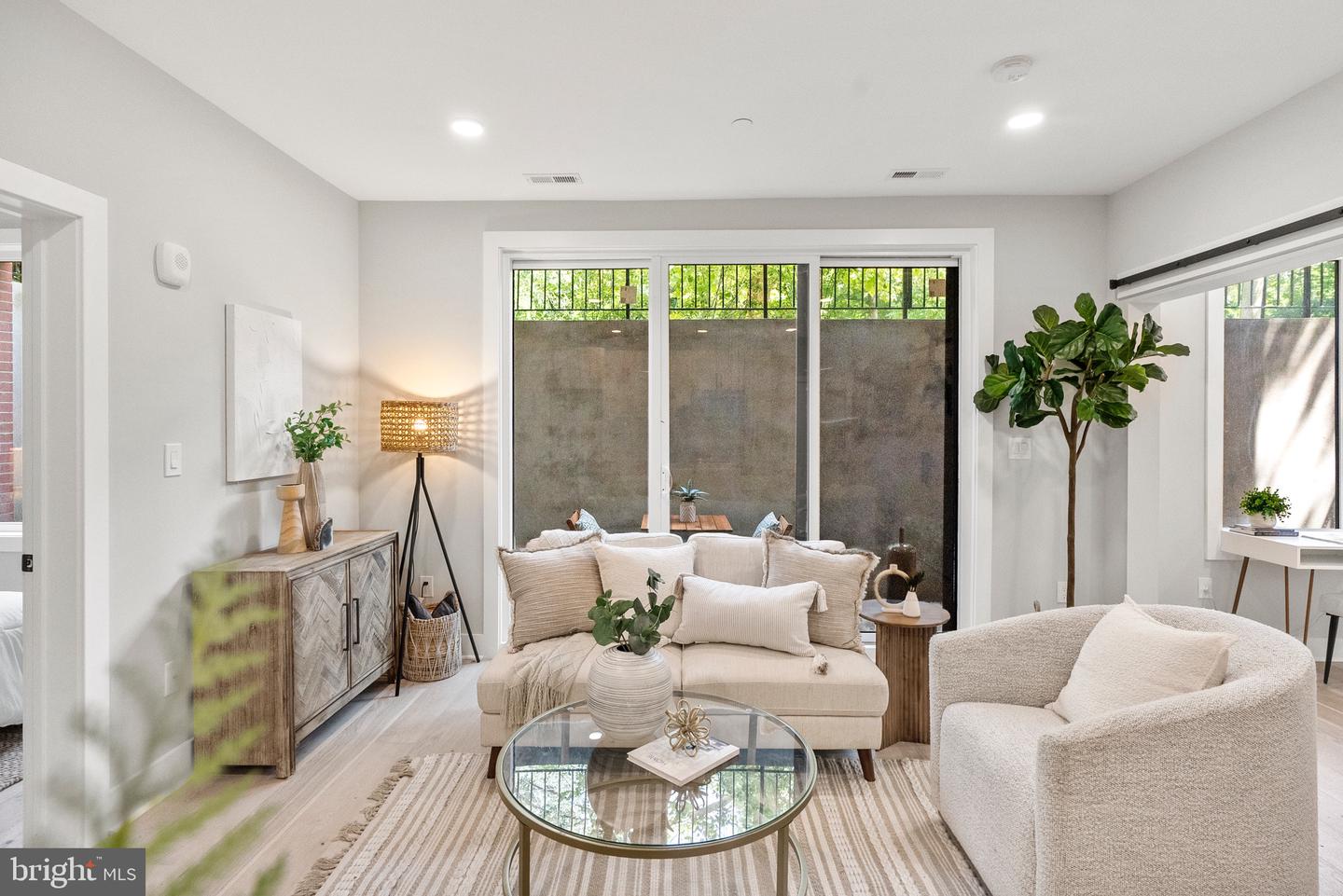 2019 M ST NE #1, WASHINGTON, District Of Columbia 20002, 2 Bedrooms Bedrooms, ,2 BathroomsBathrooms,Residential,For sale,2019 M ST NE #1,DCDC2220830 MLS # DCDC2220830