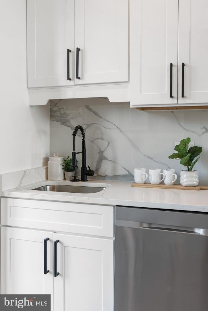 2019 M ST NE #PH9, WASHINGTON, District Of Columbia 20002, 2 Bedrooms Bedrooms, ,2 BathroomsBathrooms,Residential,For sale,2019 M ST NE #PH9,DCDC2220834 MLS # DCDC2220834