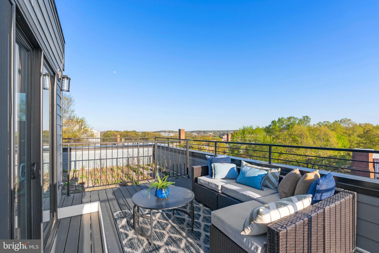 2019 M ST NE #PH9, WASHINGTON, District Of Columbia 20002, 2 Bedrooms Bedrooms, ,2 BathroomsBathrooms,Residential,For sale,2019 M ST NE #PH9,DCDC2220834 MLS # DCDC2220834