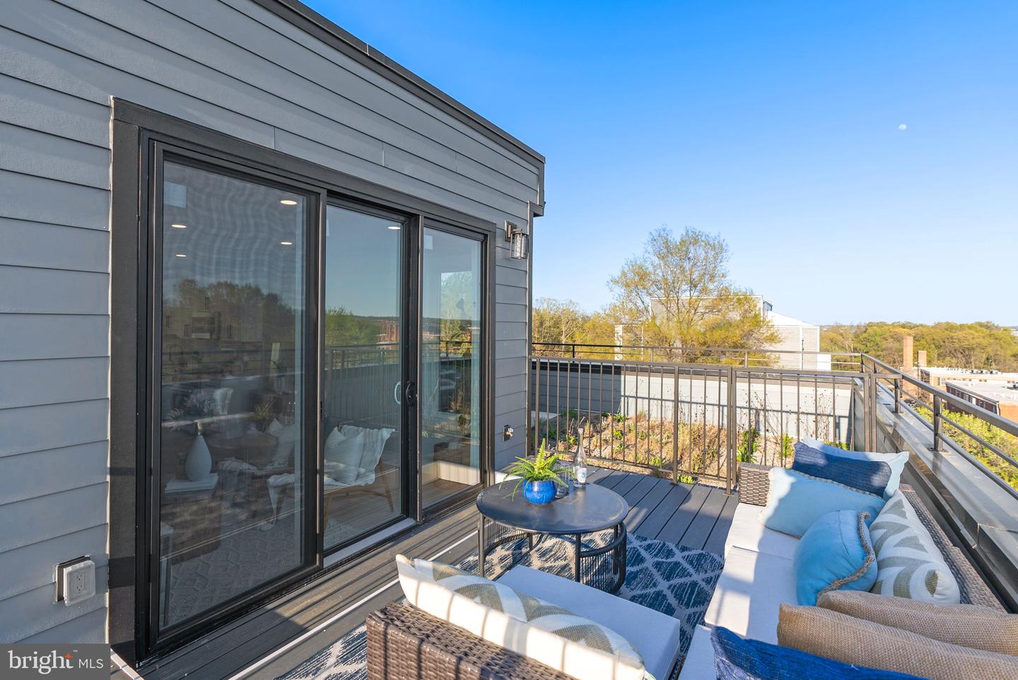 2019 M ST NE #PH9, WASHINGTON, District Of Columbia 20002, 2 Bedrooms Bedrooms, ,2 BathroomsBathrooms,Residential,For sale,2019 M ST NE #PH9,DCDC2220834 MLS # DCDC2220834