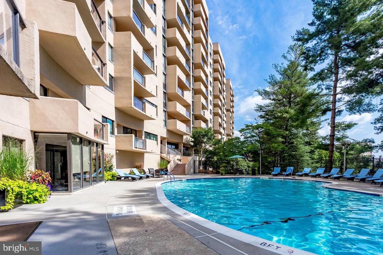 1101 S ARLINGTON RIDGE RD #704, ARLINGTON, Virginia 22202, 2 Bedrooms Bedrooms, 8 Rooms Rooms,2 BathroomsBathrooms,Residential,For sale,1101 S ARLINGTON RIDGE RD #704,VAAR2063638 MLS # VAAR2063638