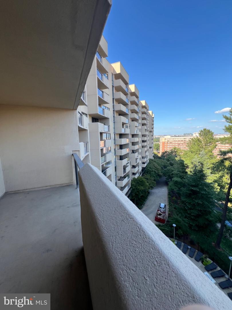 1101 S ARLINGTON RIDGE RD #704, ARLINGTON, Virginia 22202, 2 Bedrooms Bedrooms, 8 Rooms Rooms,2 BathroomsBathrooms,Residential,For sale,1101 S ARLINGTON RIDGE RD #704,VAAR2063638 MLS # VAAR2063638