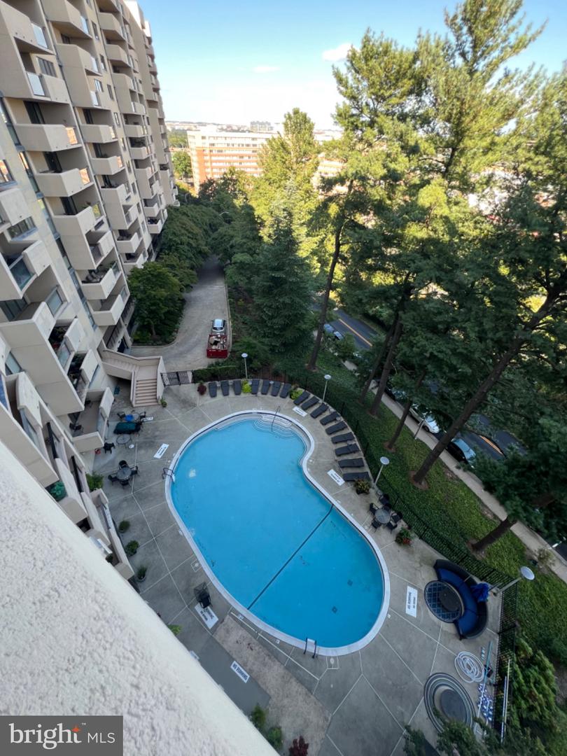 1101 S ARLINGTON RIDGE RD #704, ARLINGTON, Virginia 22202, 2 Bedrooms Bedrooms, 8 Rooms Rooms,2 BathroomsBathrooms,Residential,For sale,1101 S ARLINGTON RIDGE RD #704,VAAR2063638 MLS # VAAR2063638