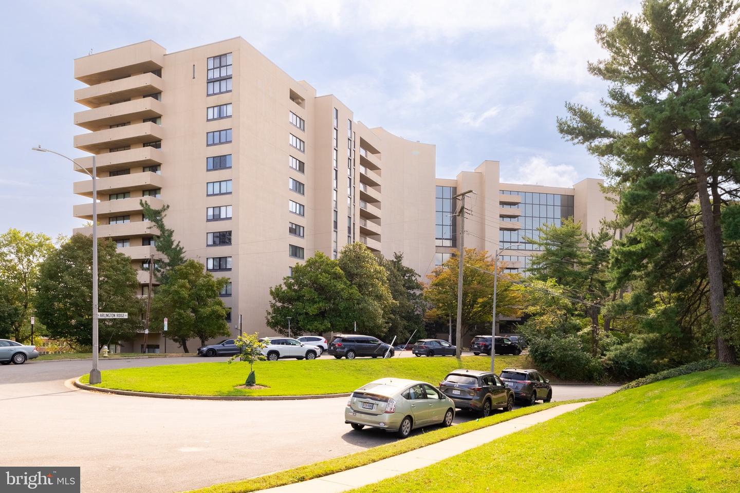 1101 S ARLINGTON RIDGE RD #704, ARLINGTON, Virginia 22202, 2 Bedrooms Bedrooms, 8 Rooms Rooms,2 BathroomsBathrooms,Residential,For sale,1101 S ARLINGTON RIDGE RD #704,VAAR2063638 MLS # VAAR2063638