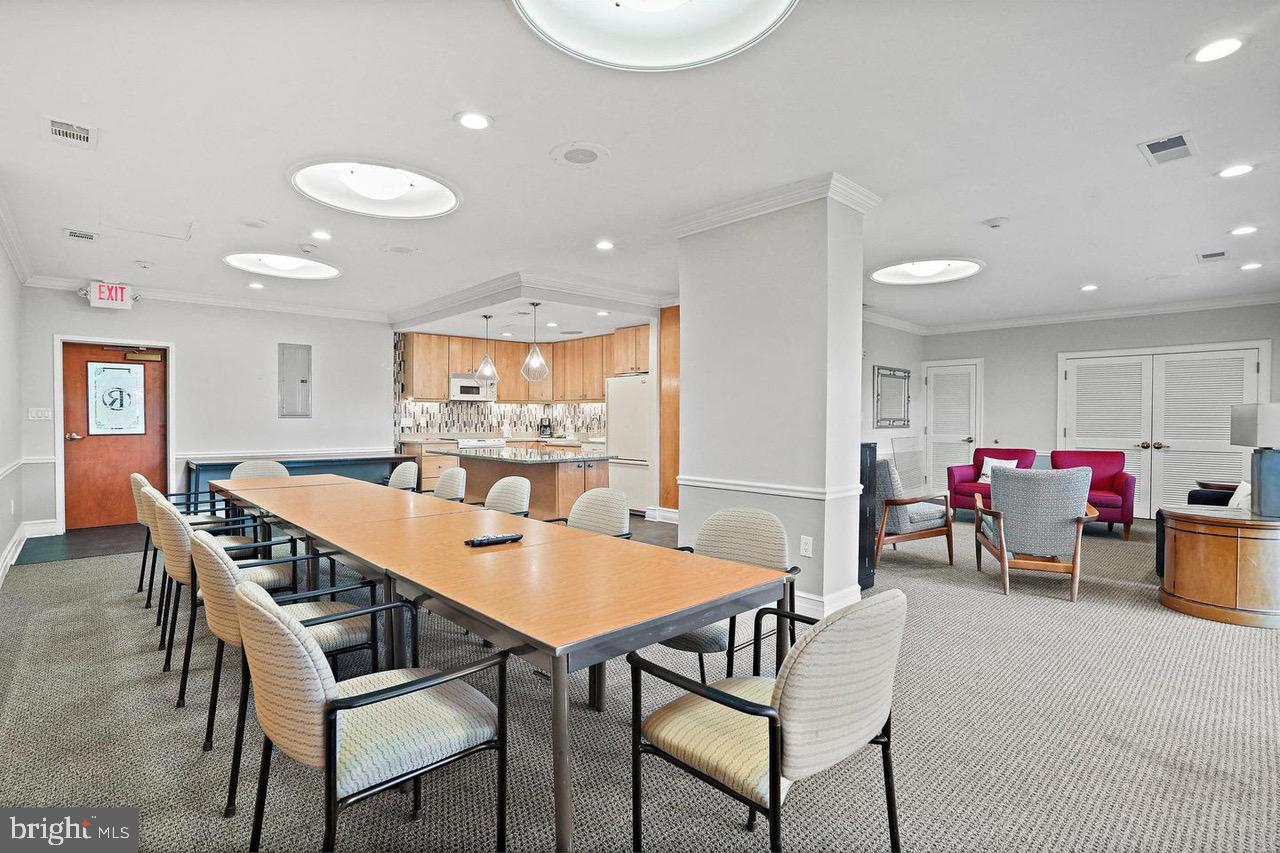 1101 S ARLINGTON RIDGE RD #704, ARLINGTON, Virginia 22202, 2 Bedrooms Bedrooms, 8 Rooms Rooms,2 BathroomsBathrooms,Residential,For sale,1101 S ARLINGTON RIDGE RD #704,VAAR2063638 MLS # VAAR2063638
