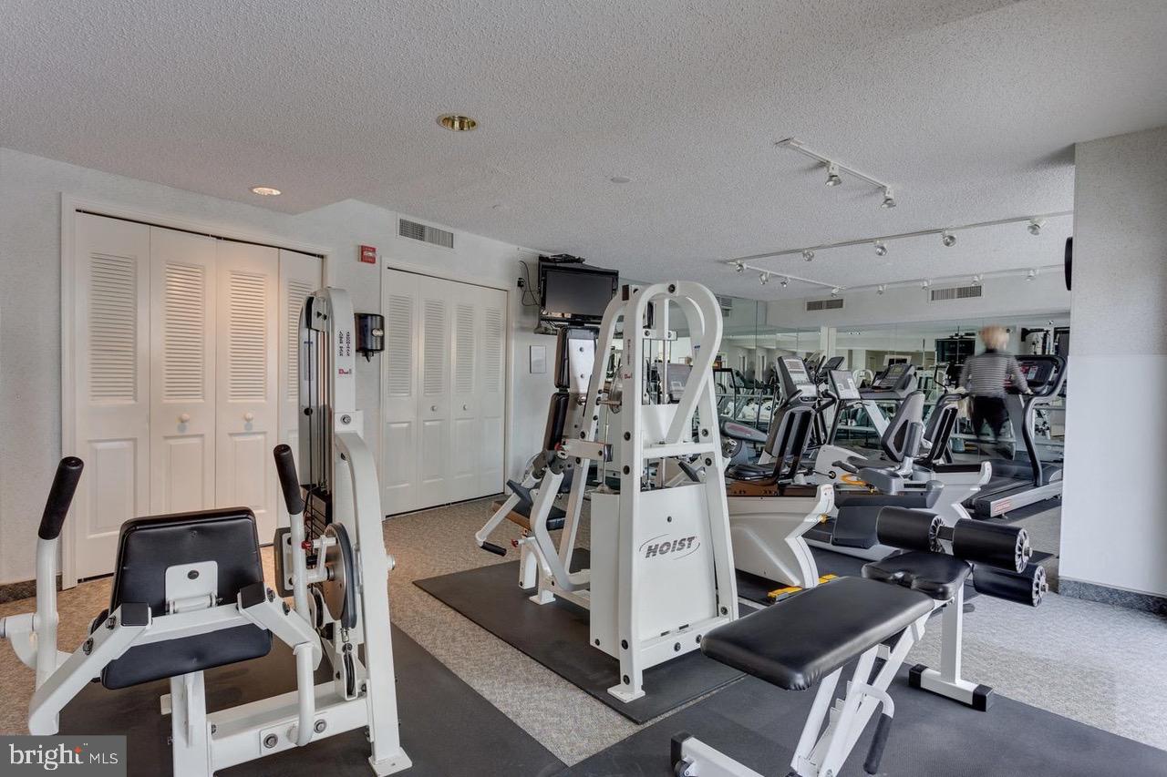 1101 S ARLINGTON RIDGE RD #704, ARLINGTON, Virginia 22202, 2 Bedrooms Bedrooms, 8 Rooms Rooms,2 BathroomsBathrooms,Residential,For sale,1101 S ARLINGTON RIDGE RD #704,VAAR2063638 MLS # VAAR2063638