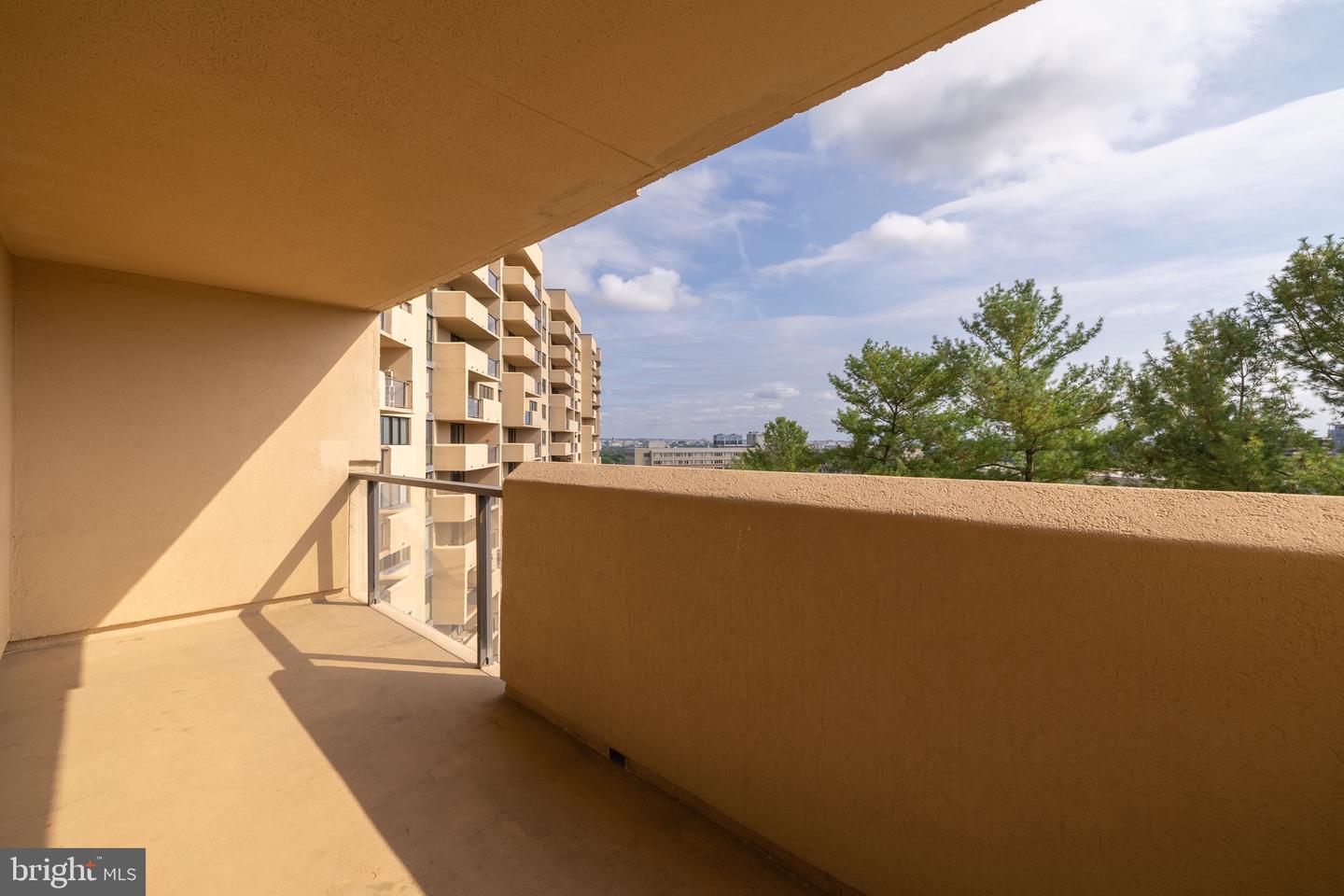 1101 S ARLINGTON RIDGE RD #704, ARLINGTON, Virginia 22202, 2 Bedrooms Bedrooms, 8 Rooms Rooms,2 BathroomsBathrooms,Residential,For sale,1101 S ARLINGTON RIDGE RD #704,VAAR2063638 MLS # VAAR2063638