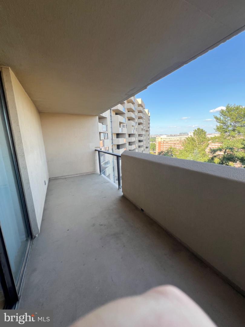 1101 S ARLINGTON RIDGE RD #704, ARLINGTON, Virginia 22202, 2 Bedrooms Bedrooms, 8 Rooms Rooms,2 BathroomsBathrooms,Residential,For sale,1101 S ARLINGTON RIDGE RD #704,VAAR2063638 MLS # VAAR2063638