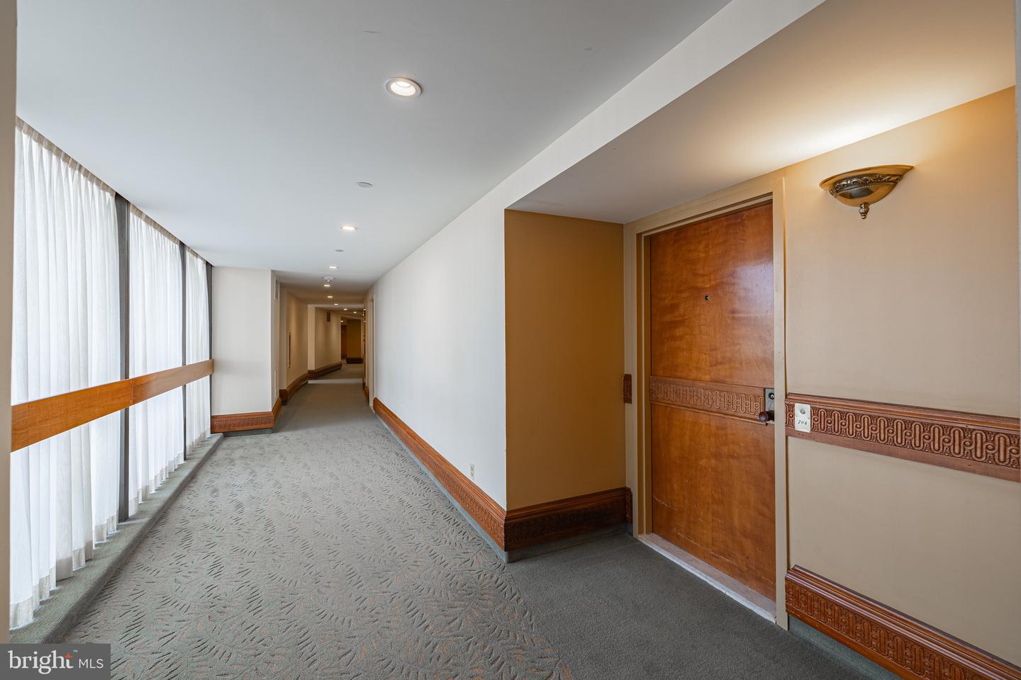 1101 S ARLINGTON RIDGE RD #704, ARLINGTON, Virginia 22202, 2 Bedrooms Bedrooms, 8 Rooms Rooms,2 BathroomsBathrooms,Residential,For sale,1101 S ARLINGTON RIDGE RD #704,VAAR2063638 MLS # VAAR2063638