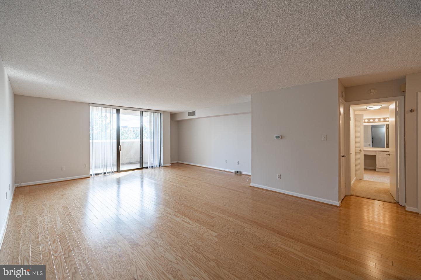 1101 S ARLINGTON RIDGE RD #704, ARLINGTON, Virginia 22202, 2 Bedrooms Bedrooms, 8 Rooms Rooms,2 BathroomsBathrooms,Residential,For sale,1101 S ARLINGTON RIDGE RD #704,VAAR2063638 MLS # VAAR2063638