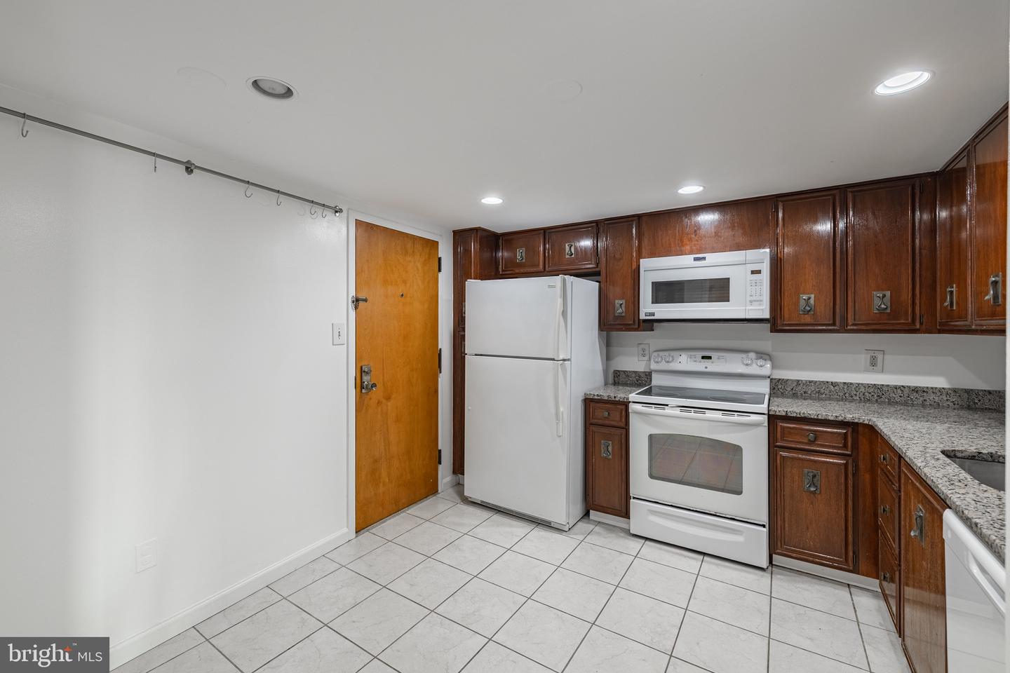 1101 S ARLINGTON RIDGE RD #704, ARLINGTON, Virginia 22202, 2 Bedrooms Bedrooms, 8 Rooms Rooms,2 BathroomsBathrooms,Residential,For sale,1101 S ARLINGTON RIDGE RD #704,VAAR2063638 MLS # VAAR2063638