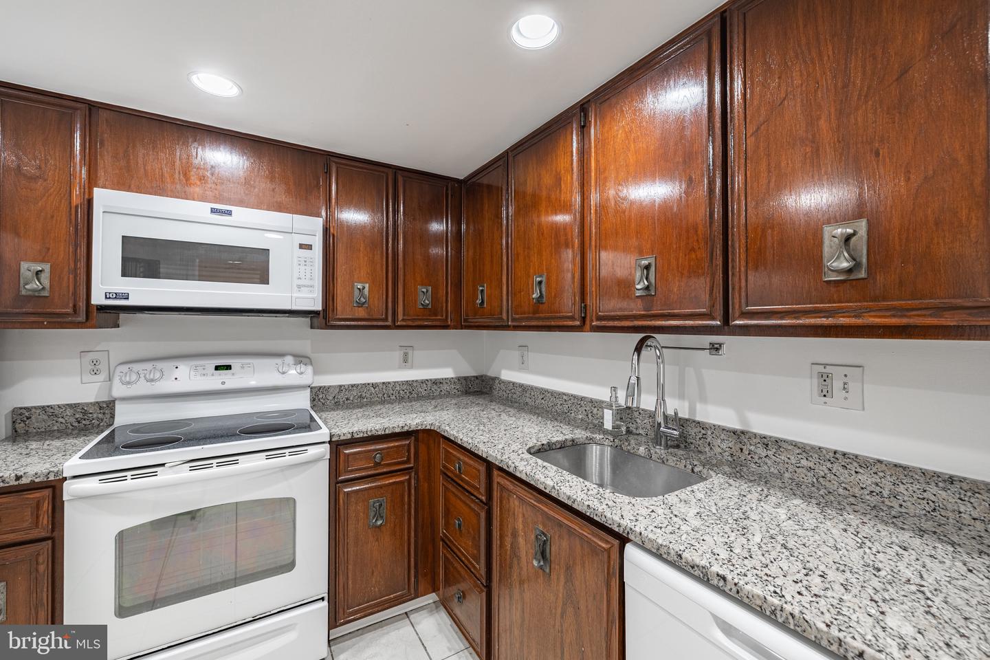 1101 S ARLINGTON RIDGE RD #704, ARLINGTON, Virginia 22202, 2 Bedrooms Bedrooms, 8 Rooms Rooms,2 BathroomsBathrooms,Residential,For sale,1101 S ARLINGTON RIDGE RD #704,VAAR2063638 MLS # VAAR2063638