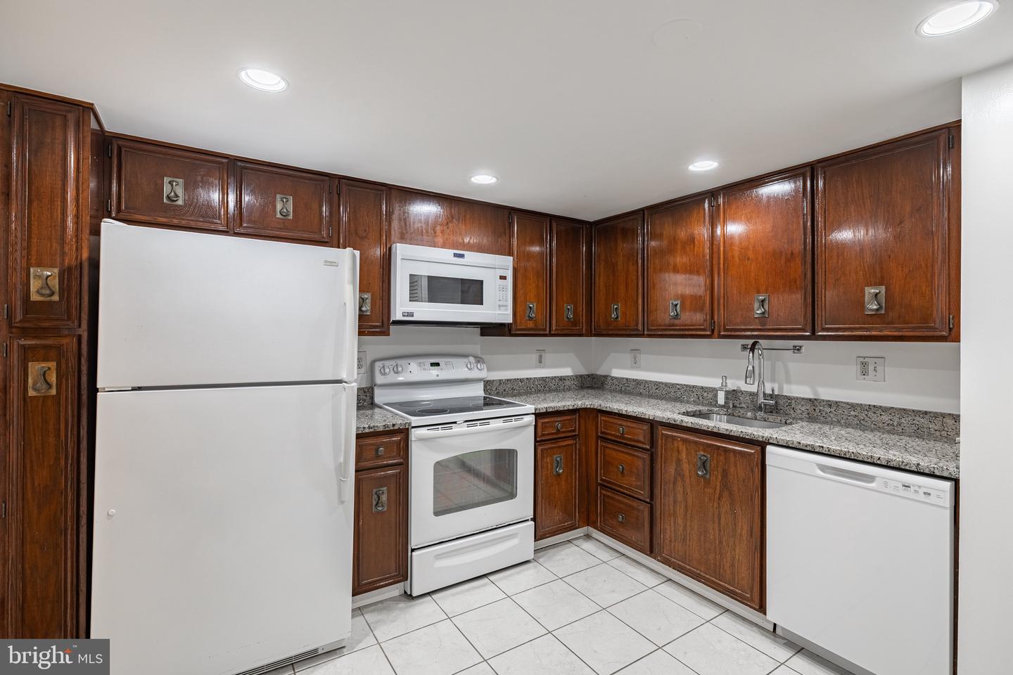 1101 S ARLINGTON RIDGE RD #704, ARLINGTON, Virginia 22202, 2 Bedrooms Bedrooms, 8 Rooms Rooms,2 BathroomsBathrooms,Residential,For sale,1101 S ARLINGTON RIDGE RD #704,VAAR2063638 MLS # VAAR2063638