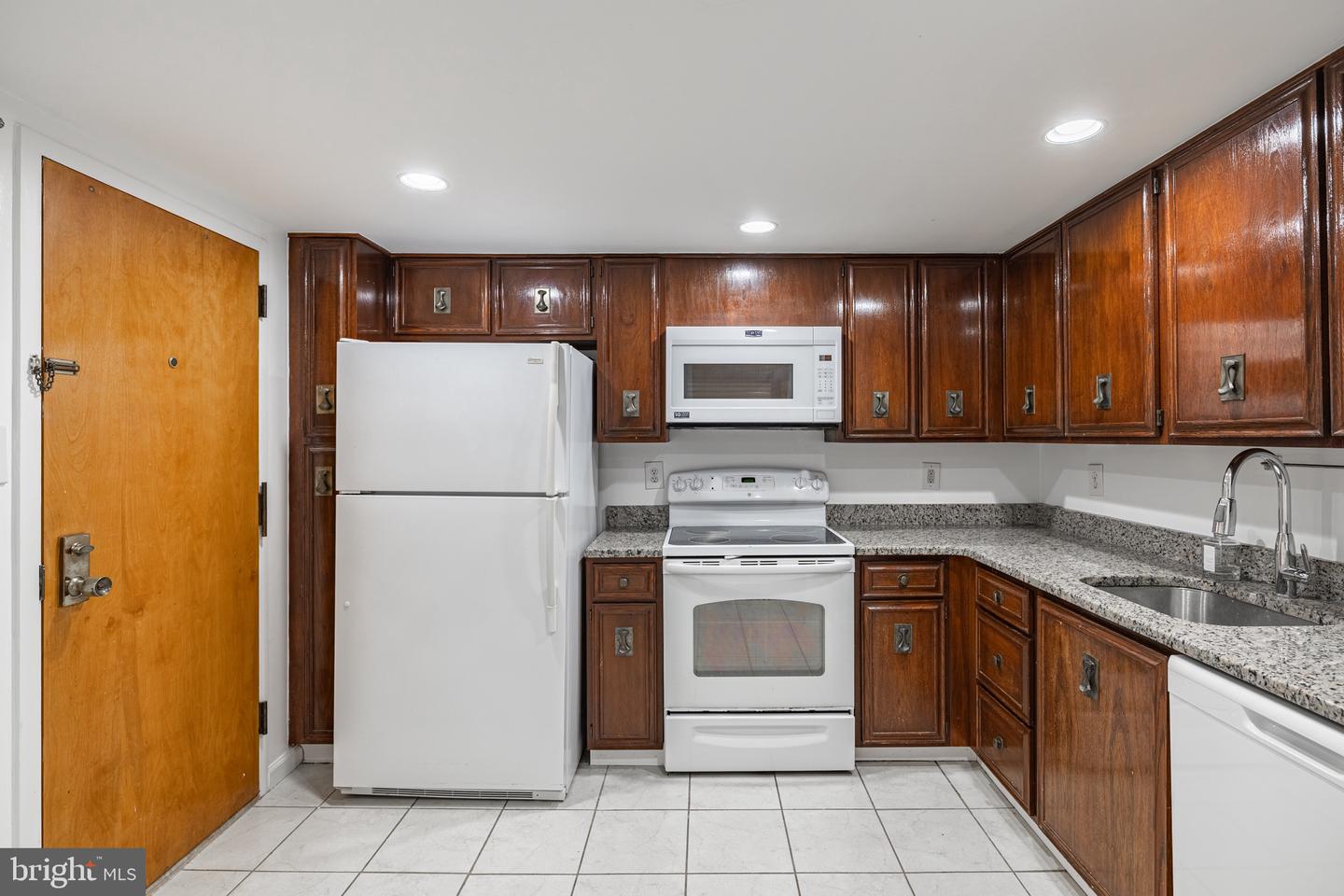 1101 S ARLINGTON RIDGE RD #704, ARLINGTON, Virginia 22202, 2 Bedrooms Bedrooms, 8 Rooms Rooms,2 BathroomsBathrooms,Residential,For sale,1101 S ARLINGTON RIDGE RD #704,VAAR2063638 MLS # VAAR2063638