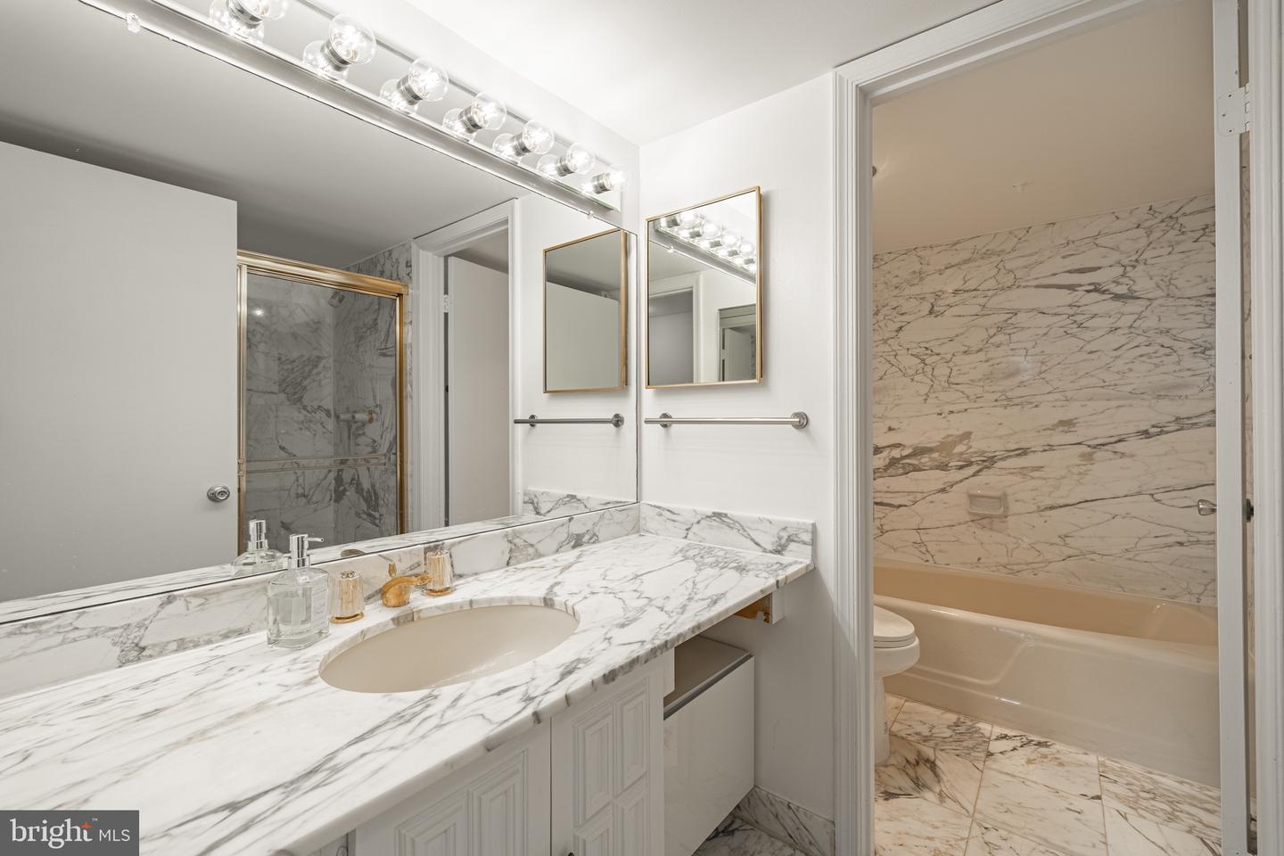 1101 S ARLINGTON RIDGE RD #704, ARLINGTON, Virginia 22202, 2 Bedrooms Bedrooms, 8 Rooms Rooms,2 BathroomsBathrooms,Residential,For sale,1101 S ARLINGTON RIDGE RD #704,VAAR2063638 MLS # VAAR2063638
