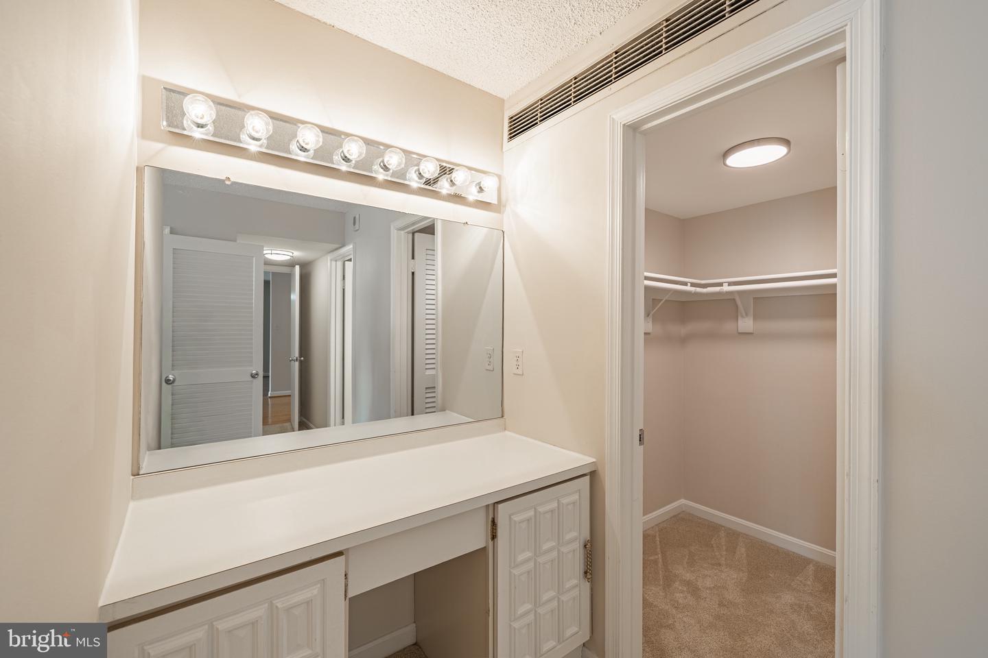 1101 S ARLINGTON RIDGE RD #704, ARLINGTON, Virginia 22202, 2 Bedrooms Bedrooms, 8 Rooms Rooms,2 BathroomsBathrooms,Residential,For sale,1101 S ARLINGTON RIDGE RD #704,VAAR2063638 MLS # VAAR2063638