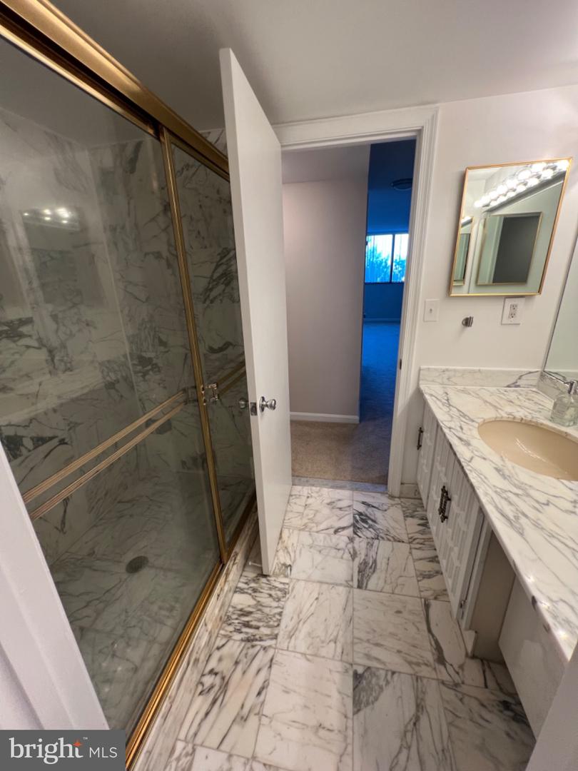 1101 S ARLINGTON RIDGE RD #704, ARLINGTON, Virginia 22202, 2 Bedrooms Bedrooms, 8 Rooms Rooms,2 BathroomsBathrooms,Residential,For sale,1101 S ARLINGTON RIDGE RD #704,VAAR2063638 MLS # VAAR2063638
