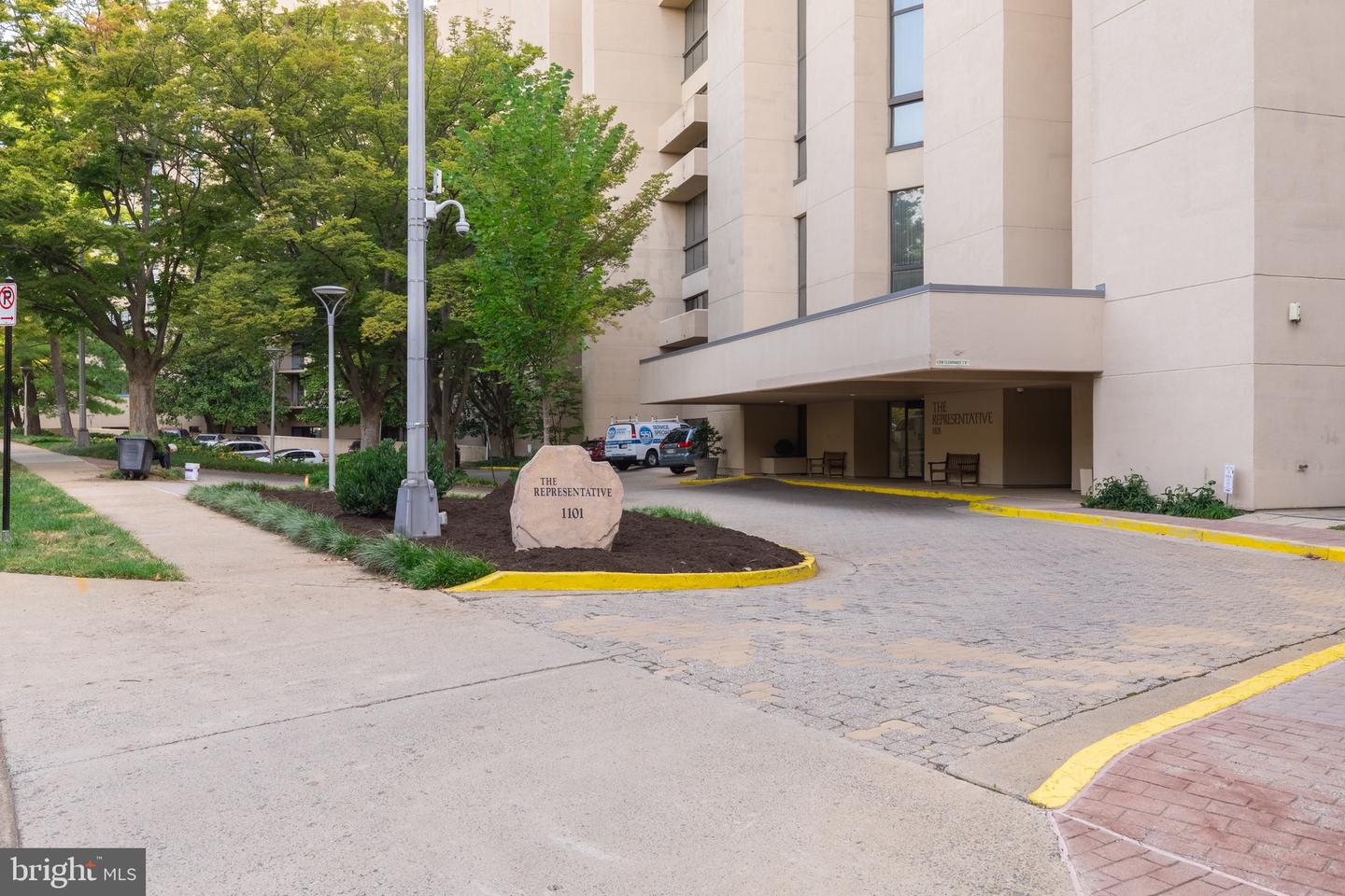 1101 S ARLINGTON RIDGE RD #704, ARLINGTON, Virginia 22202, 2 Bedrooms Bedrooms, 8 Rooms Rooms,2 BathroomsBathrooms,Residential,For sale,1101 S ARLINGTON RIDGE RD #704,VAAR2063638 MLS # VAAR2063638