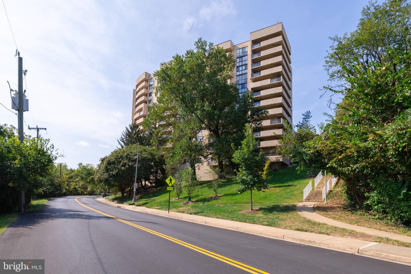 1101 S ARLINGTON RIDGE RD #704, ARLINGTON, Virginia 22202, 2 Bedrooms Bedrooms, 8 Rooms Rooms,2 BathroomsBathrooms,Residential,For sale,1101 S ARLINGTON RIDGE RD #704,VAAR2063638 MLS # VAAR2063638