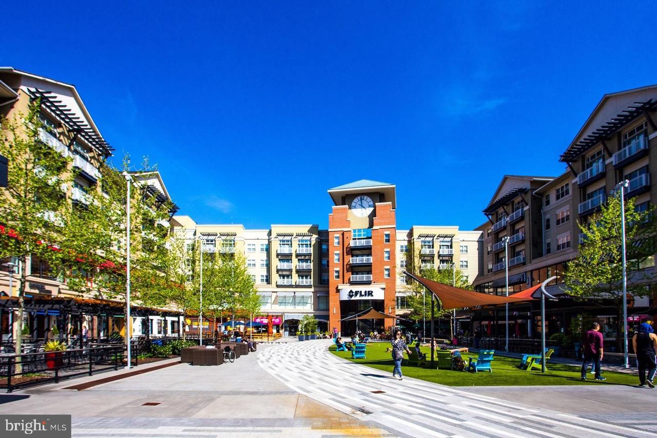 1101 S ARLINGTON RIDGE RD #704, ARLINGTON, Virginia 22202, 2 Bedrooms Bedrooms, 8 Rooms Rooms,2 BathroomsBathrooms,Residential,For sale,1101 S ARLINGTON RIDGE RD #704,VAAR2063638 MLS # VAAR2063638