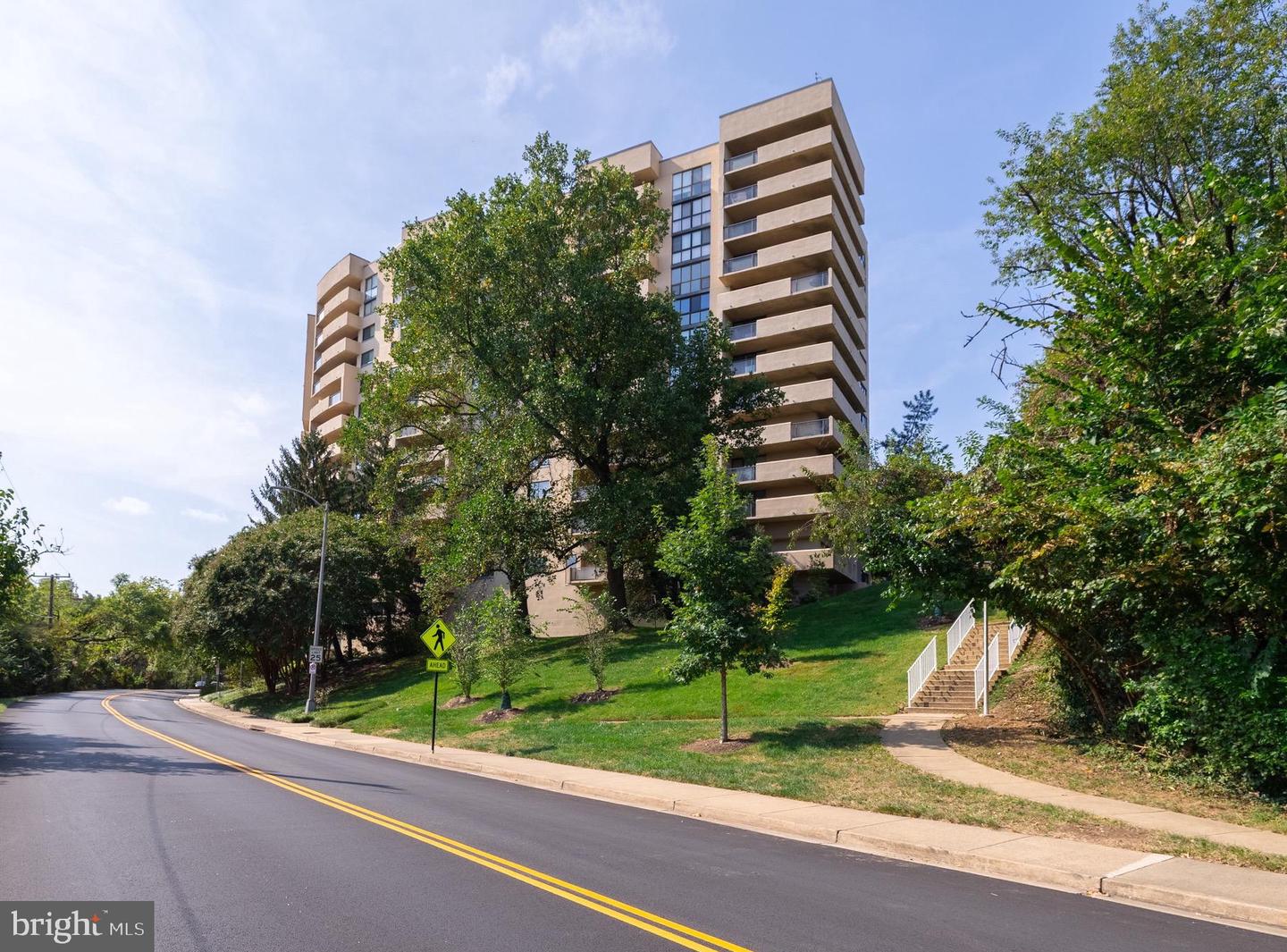 1101 S ARLINGTON RIDGE RD #704, ARLINGTON, Virginia 22202, 2 Bedrooms Bedrooms, 8 Rooms Rooms,2 BathroomsBathrooms,Residential,For sale,1101 S ARLINGTON RIDGE RD #704,VAAR2063638 MLS # VAAR2063638