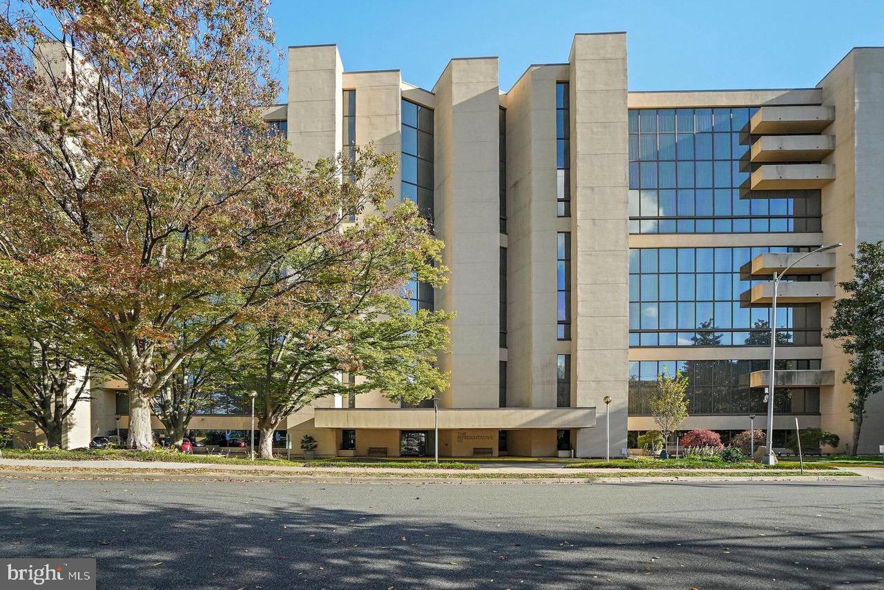 1101 S ARLINGTON RIDGE RD #704, ARLINGTON, Virginia 22202, 2 Bedrooms Bedrooms, 8 Rooms Rooms,2 BathroomsBathrooms,Residential,For sale,1101 S ARLINGTON RIDGE RD #704,VAAR2063638 MLS # VAAR2063638