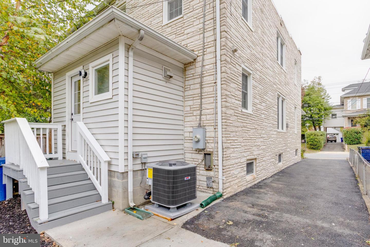 401 HUME AVE #A, ALEXANDRIA, Virginia 22301, 3 Bedrooms Bedrooms, ,1 BathroomBathrooms,Residential,For sale,401 HUME AVE #A,VAAX2049652 MLS # VAAX2049652