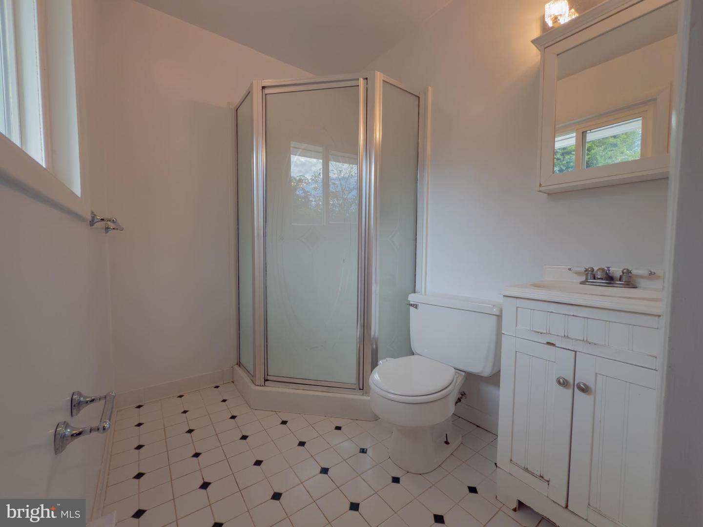824 CONSTELLATION DR, GREAT FALLS, Virginia 22066, 5 Bedrooms Bedrooms, ,3 BathroomsBathrooms,Residential,For sale,824 CONSTELLATION DR,VAFX2267546 MLS # VAFX2267546