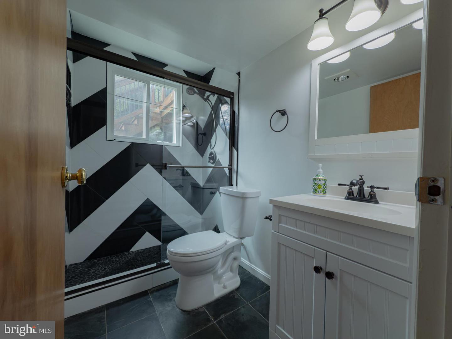 824 CONSTELLATION DR, GREAT FALLS, Virginia 22066, 5 Bedrooms Bedrooms, ,3 BathroomsBathrooms,Residential,For sale,824 CONSTELLATION DR,VAFX2267546 MLS # VAFX2267546