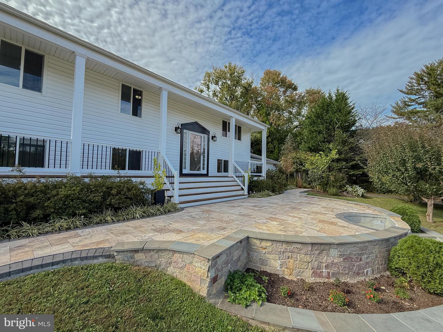 824 CONSTELLATION DR, GREAT FALLS, Virginia 22066, 5 Bedrooms Bedrooms, ,3 BathroomsBathrooms,Residential,For sale,824 CONSTELLATION DR,VAFX2267546 MLS # VAFX2267546