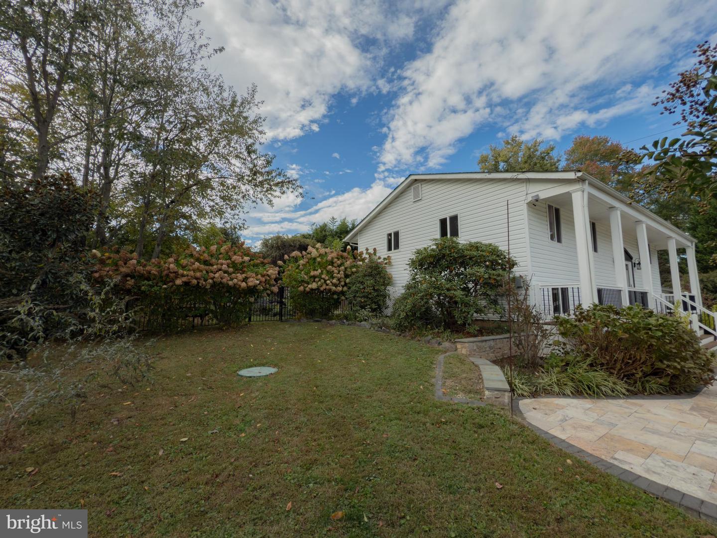 824 CONSTELLATION DR, GREAT FALLS, Virginia 22066, 5 Bedrooms Bedrooms, ,3 BathroomsBathrooms,Residential,For sale,824 CONSTELLATION DR,VAFX2267546 MLS # VAFX2267546