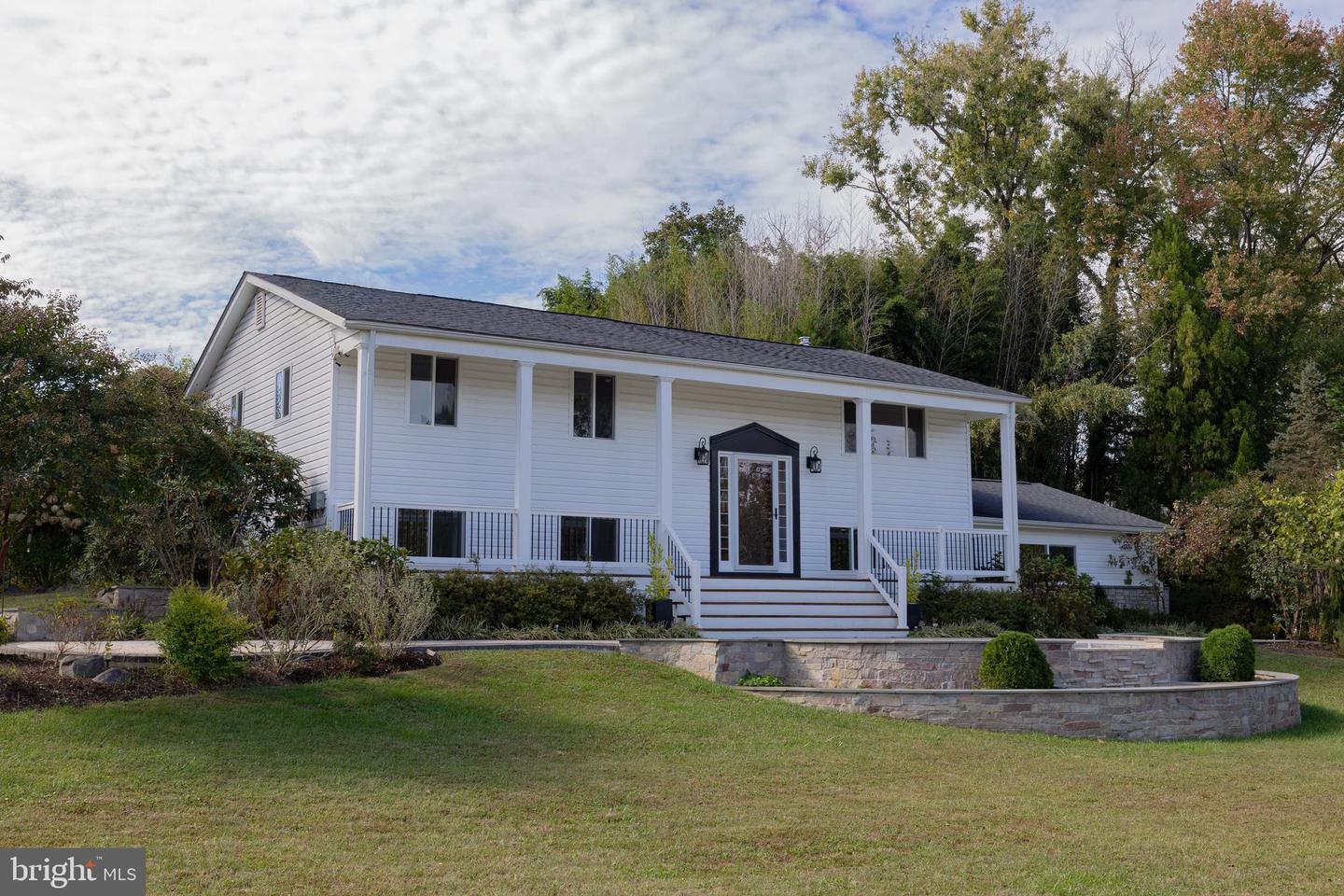 824 CONSTELLATION DR, GREAT FALLS, Virginia 22066, 5 Bedrooms Bedrooms, ,3 BathroomsBathrooms,Residential,For sale,824 CONSTELLATION DR,VAFX2267546 MLS # VAFX2267546