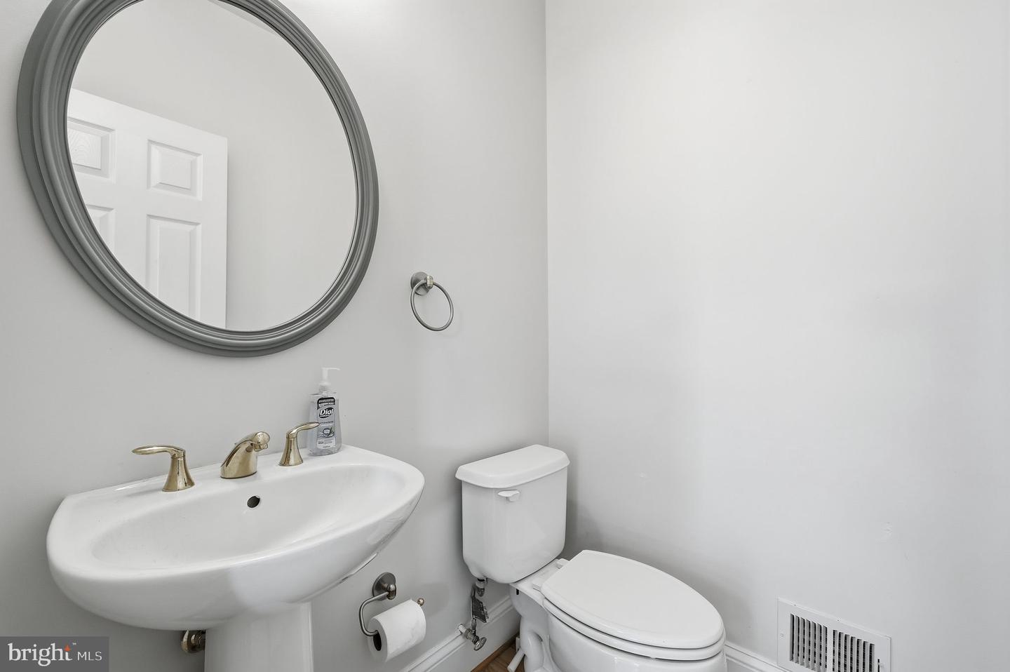 4445 TUSCANY CT, WOODBRIDGE, Virginia 22192, 4 Bedrooms Bedrooms, ,3 BathroomsBathrooms,Residential,For sale,4445 TUSCANY CT,VAPW2104616 MLS # VAPW2104616