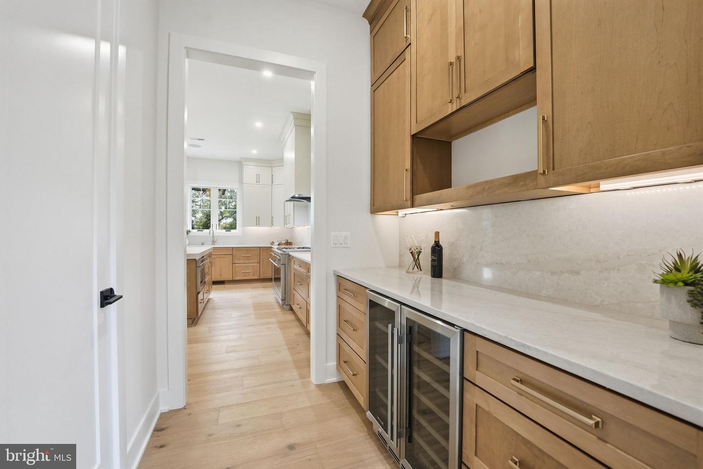 1945 LEONARD RD, FALLS CHURCH, Virginia 22043, 6 Bedrooms Bedrooms, ,6 BathroomsBathrooms,Residential,For sale,1945 LEONARD RD,VAFX2269374 MLS # VAFX2269374