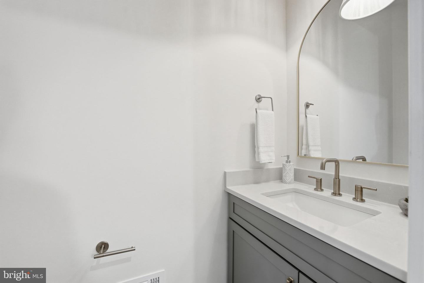 1945 LEONARD RD, FALLS CHURCH, Virginia 22043, 6 Bedrooms Bedrooms, ,6 BathroomsBathrooms,Residential,For sale,1945 LEONARD RD,VAFX2269374 MLS # VAFX2269374