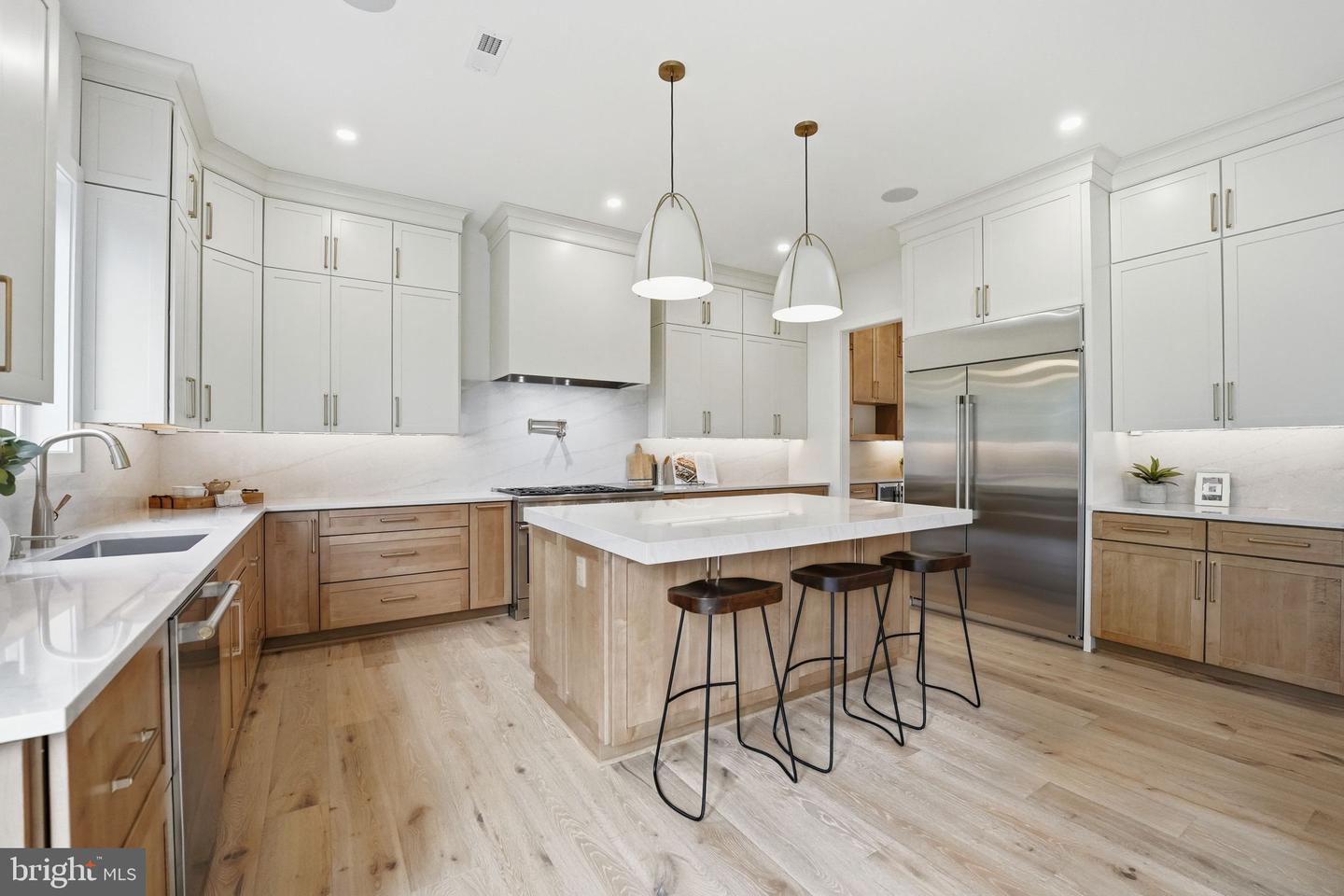 1945 LEONARD RD, FALLS CHURCH, Virginia 22043, 6 Bedrooms Bedrooms, ,6 BathroomsBathrooms,Residential,For sale,1945 LEONARD RD,VAFX2269374 MLS # VAFX2269374