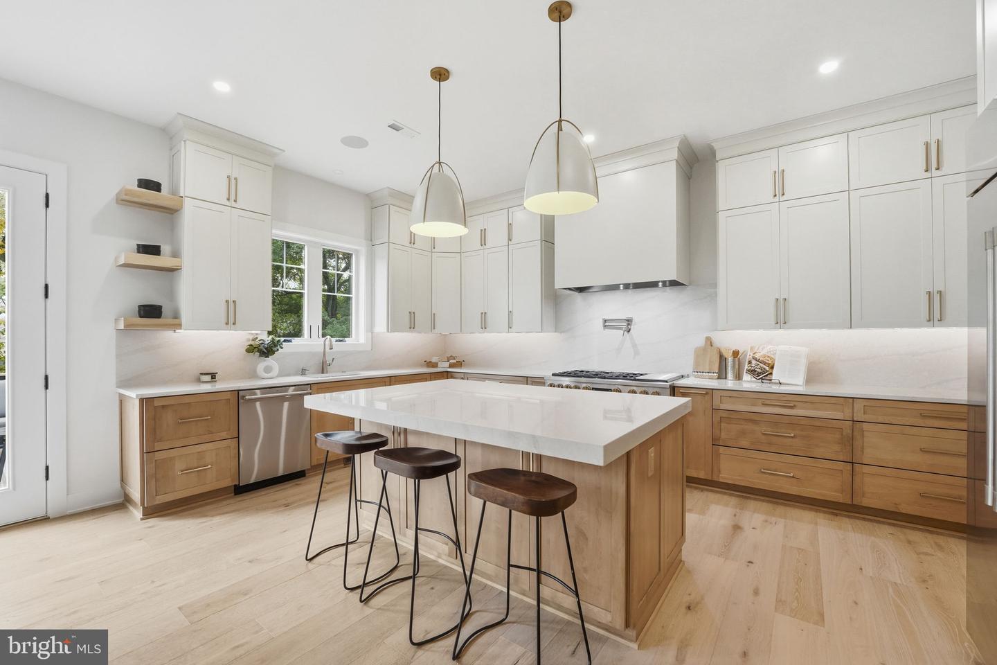 1945 LEONARD RD, FALLS CHURCH, Virginia 22043, 6 Bedrooms Bedrooms, ,6 BathroomsBathrooms,Residential,For sale,1945 LEONARD RD,VAFX2269374 MLS # VAFX2269374