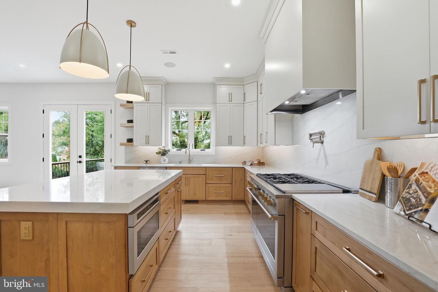 1945 LEONARD RD, FALLS CHURCH, Virginia 22043, 6 Bedrooms Bedrooms, ,6 BathroomsBathrooms,Residential,For sale,1945 LEONARD RD,VAFX2269374 MLS # VAFX2269374