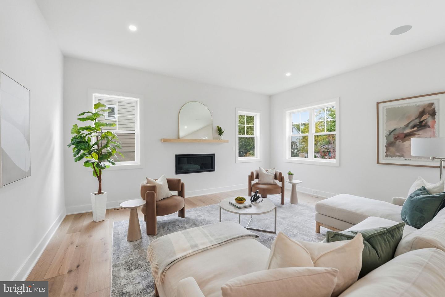 1945 LEONARD RD, FALLS CHURCH, Virginia 22043, 6 Bedrooms Bedrooms, ,6 BathroomsBathrooms,Residential,For sale,1945 LEONARD RD,VAFX2269374 MLS # VAFX2269374