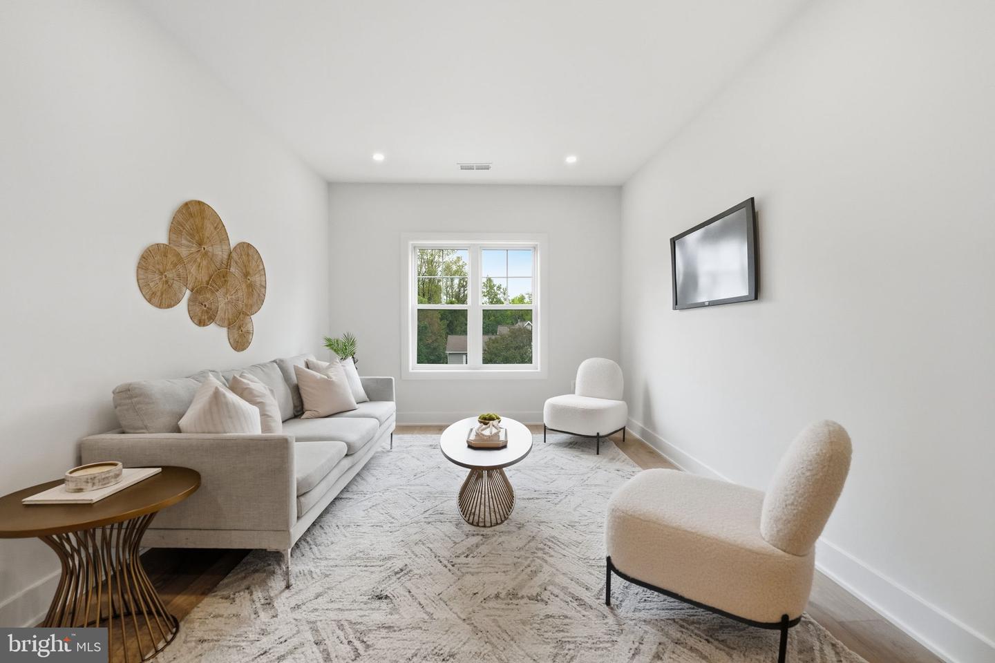 1945 LEONARD RD, FALLS CHURCH, Virginia 22043, 6 Bedrooms Bedrooms, ,6 BathroomsBathrooms,Residential,For sale,1945 LEONARD RD,VAFX2269374 MLS # VAFX2269374