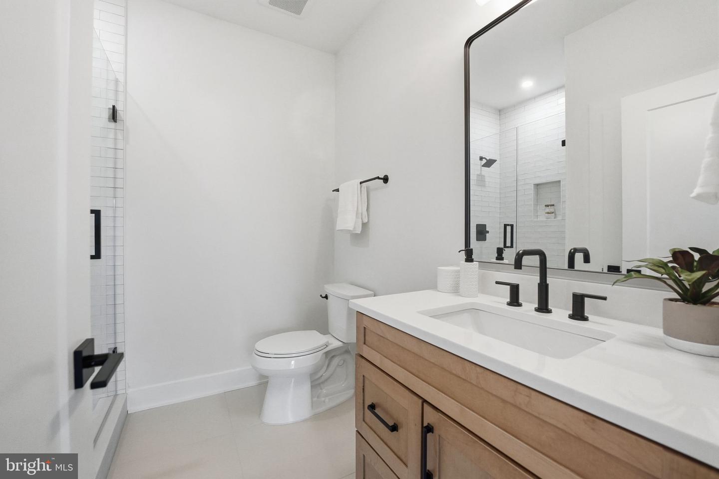 1945 LEONARD RD, FALLS CHURCH, Virginia 22043, 6 Bedrooms Bedrooms, ,6 BathroomsBathrooms,Residential,For sale,1945 LEONARD RD,VAFX2269374 MLS # VAFX2269374