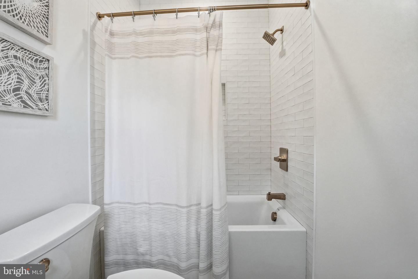 1945 LEONARD RD, FALLS CHURCH, Virginia 22043, 6 Bedrooms Bedrooms, ,6 BathroomsBathrooms,Residential,For sale,1945 LEONARD RD,VAFX2269374 MLS # VAFX2269374