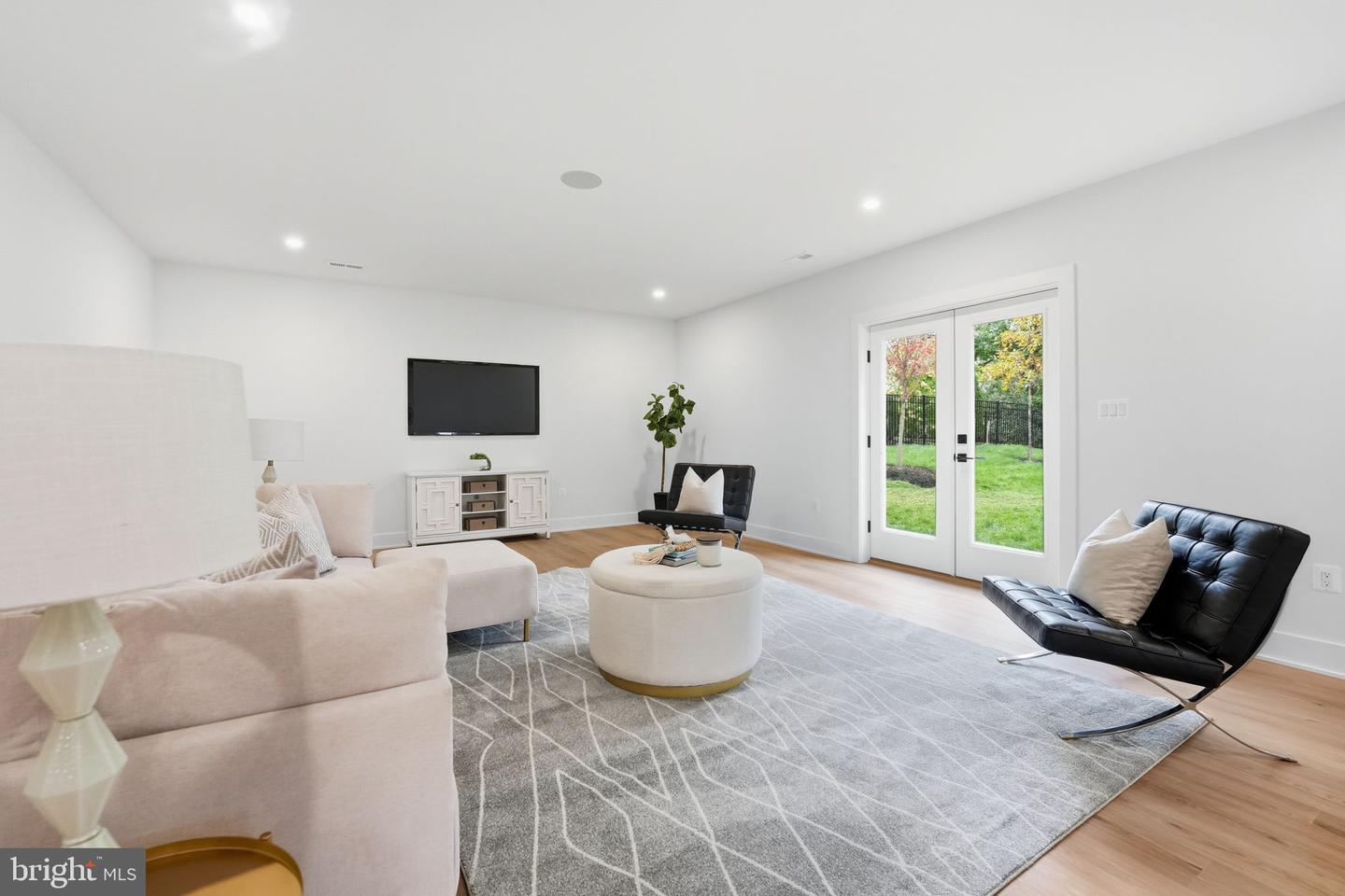 1945 LEONARD RD, FALLS CHURCH, Virginia 22043, 6 Bedrooms Bedrooms, ,6 BathroomsBathrooms,Residential,For sale,1945 LEONARD RD,VAFX2269374 MLS # VAFX2269374