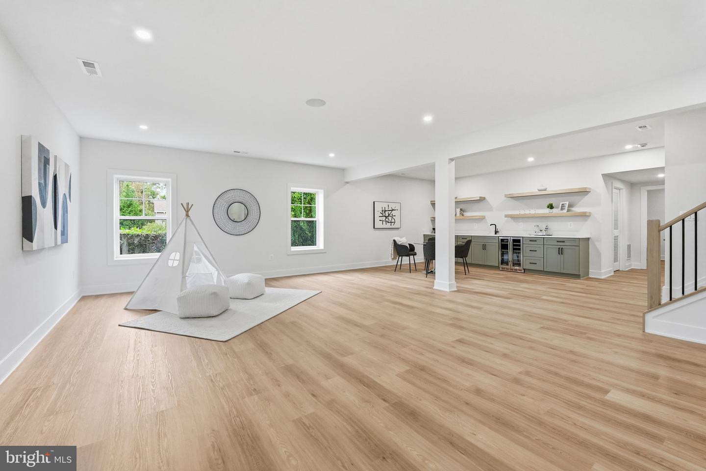 1945 LEONARD RD, FALLS CHURCH, Virginia 22043, 6 Bedrooms Bedrooms, ,6 BathroomsBathrooms,Residential,For sale,1945 LEONARD RD,VAFX2269374 MLS # VAFX2269374