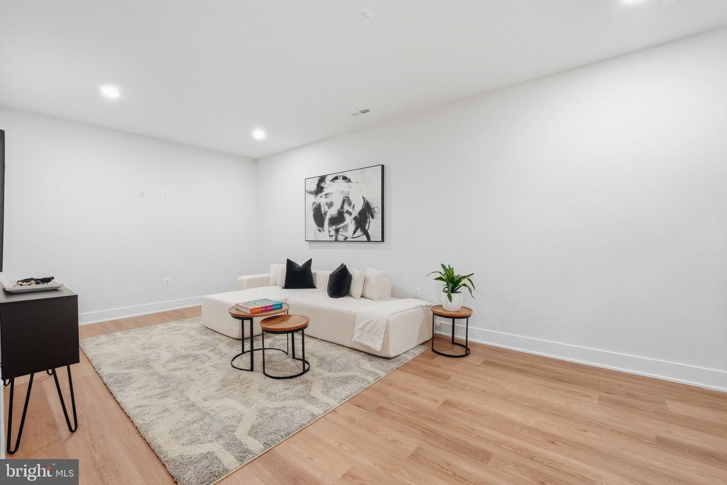 1945 LEONARD RD, FALLS CHURCH, Virginia 22043, 6 Bedrooms Bedrooms, ,6 BathroomsBathrooms,Residential,For sale,1945 LEONARD RD,VAFX2269374 MLS # VAFX2269374